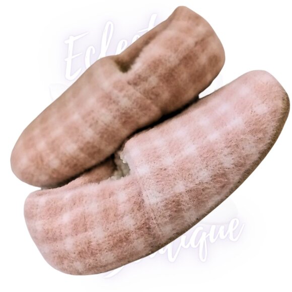 Women's Fuzzy Warm and Cozy Soft Plaid Slippers. 9" heel to toe inside - Picture 5 of 12
